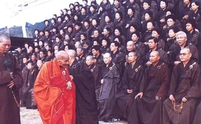 入洞坐禅念佛十几年，预知时至，念佛往生！