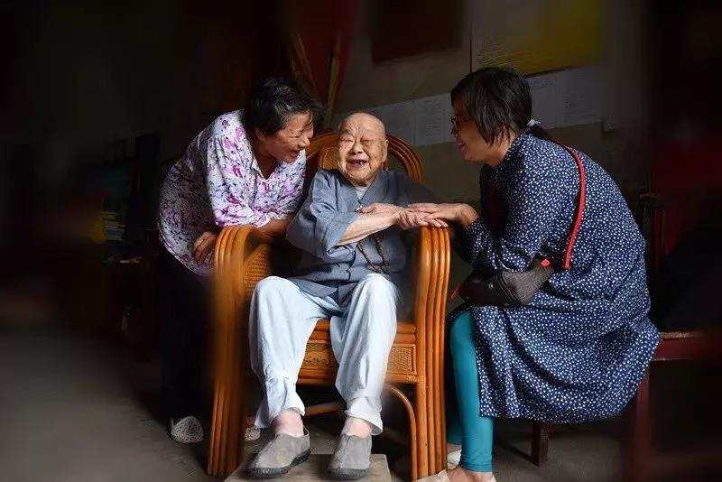 一口佛号八十年的她,“此生只为修行而来” 一口佛号八十年的她,“此生只为修行而来”