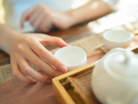 规律作息的核心：固定入睡和起床时间，周末也不例外